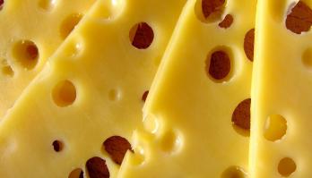 Prediction of growth potential of Listeria monocytogenes in cheese products